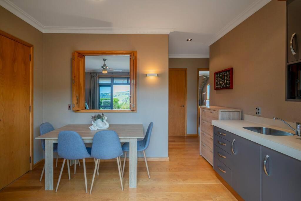 Luxury Country Retreat Apartment Cooks Beach ภายนอก รูปภาพ